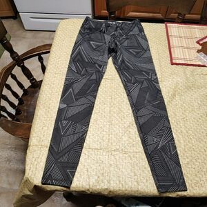 Old Navy Active Black White Designed Leggings Size Women's M